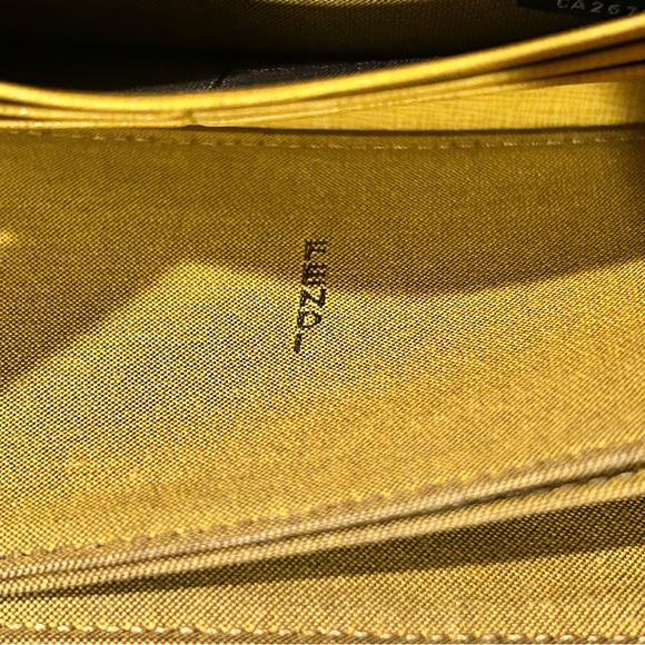 Fendi wallet w/ Certificate of Authentication - Picture 5 of 12